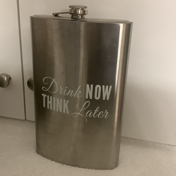 Jumbo 10.5”X 7” Metal Silver Tone Flask, Stainless Steel, 64oz, NWOT - Picture 3 of 3